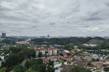 Beautiful unblocked KLCC/ PJ view condo
