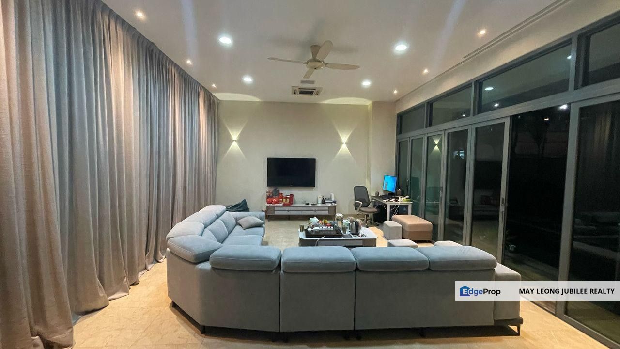 Renovated bungalow, gated guarded, near to Mont Kiara International School, Kuala Lumpur, Mont Kiara