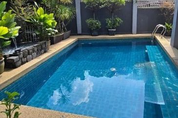 Renovated Bangsar bungalow with pool