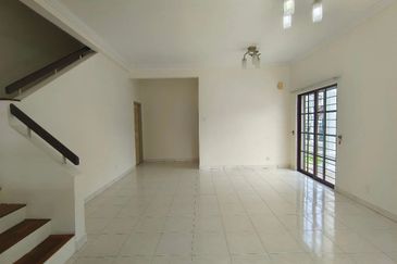 Terrace corner, guarded