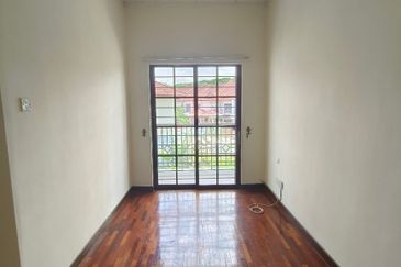 Terrace corner, guarded