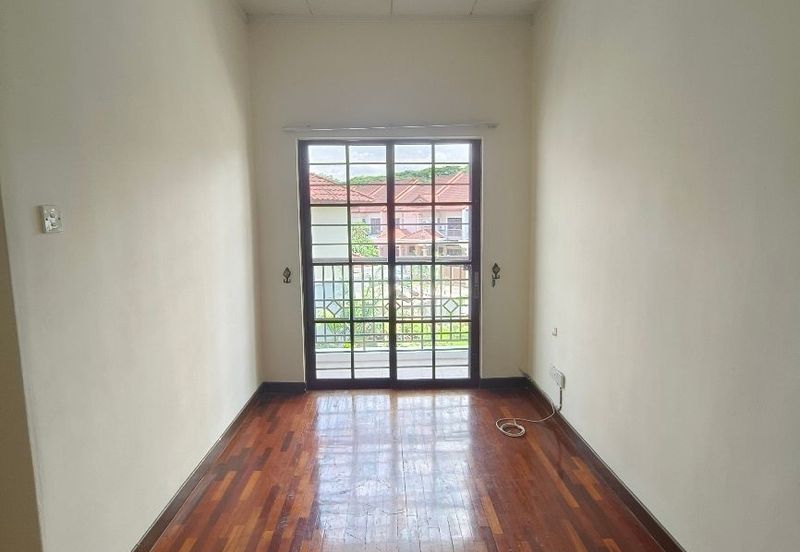 Terrace corner, guarded