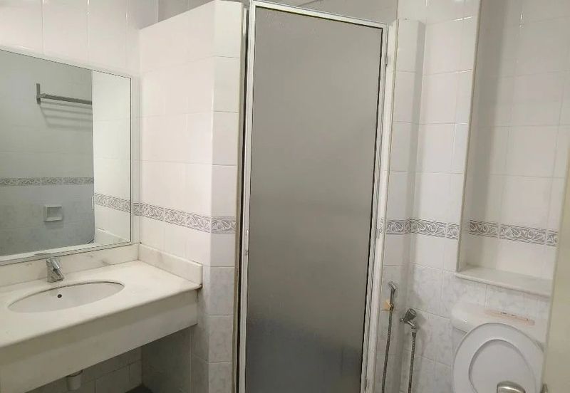 Terrace corner, guarded