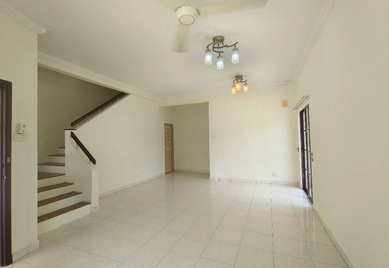 Terrace corner, guarded