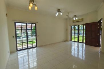 Terrace corner, guarded