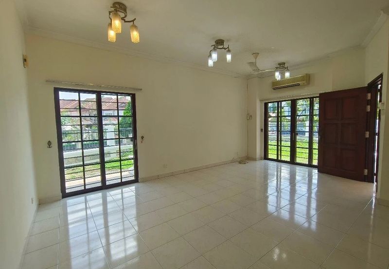 Terrace corner, guarded