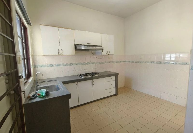 Terrace corner, guarded