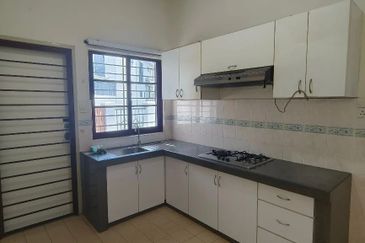 Terrace corner, guarded