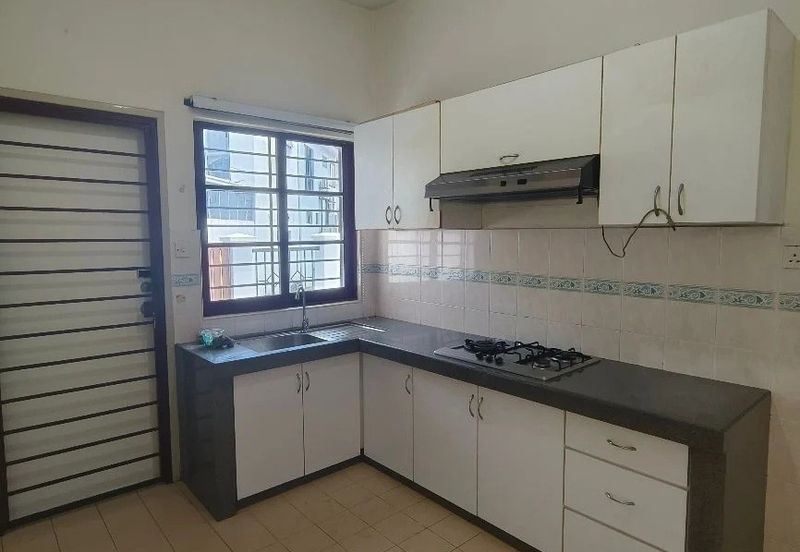 Terrace corner, guarded