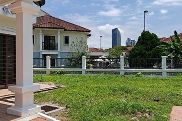 Terrace corner, guarded