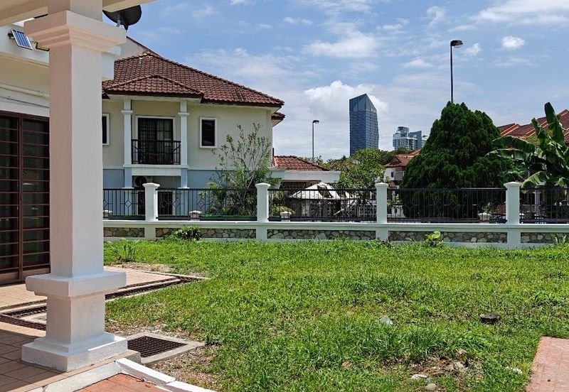 Terrace corner, guarded