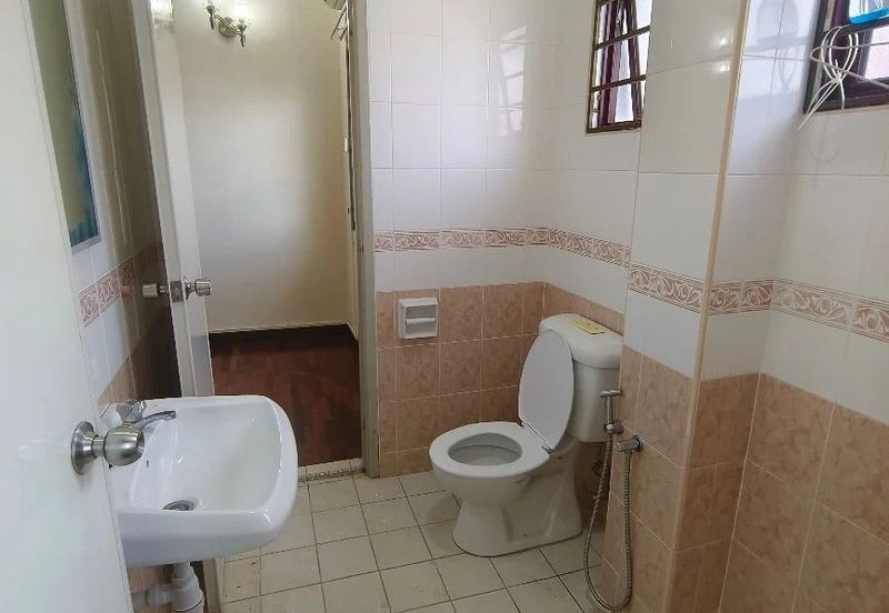 Terrace corner, guarded