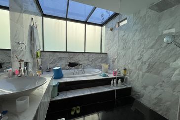 East Residence @ KLGCC