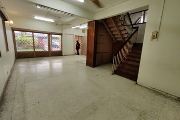 2-storey terrace end-lot with side land