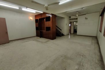 2-storey terrace end-lot with side land