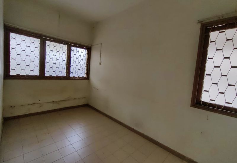 2-storey terrace end-lot with side land