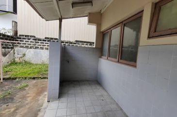 2-storey terrace end-lot with side land