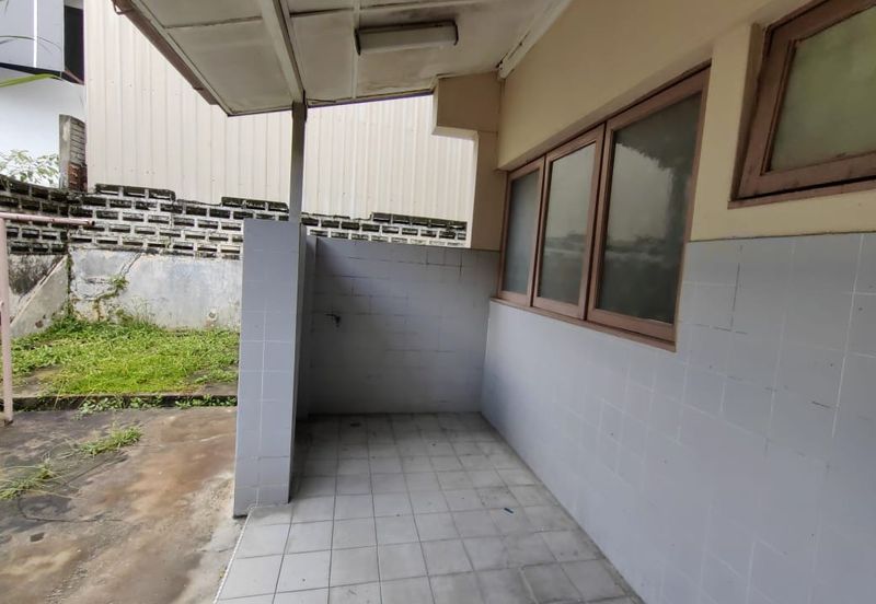 2-storey terrace end-lot with side land