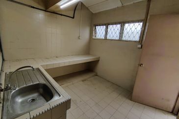 2-storey terrace end-lot with side land