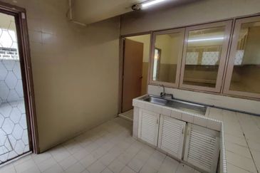 2-storey terrace end-lot with side land