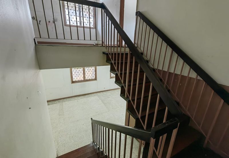 2-storey terrace end-lot with side land