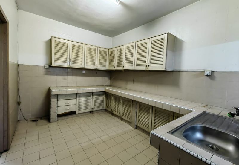 2-storey terrace end-lot with side land