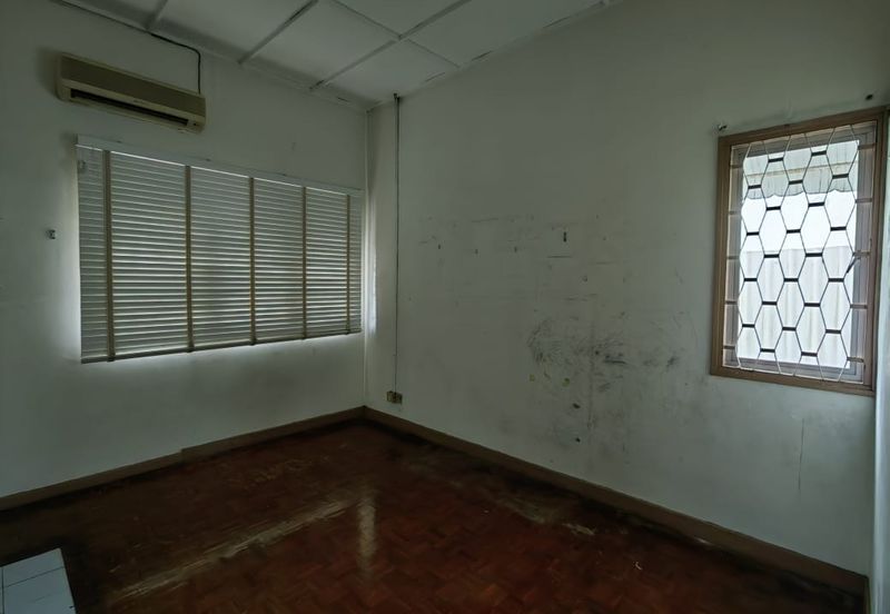 2-storey terrace end-lot with side land