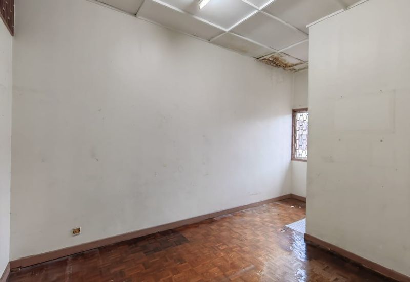 2-storey terrace end-lot with side land