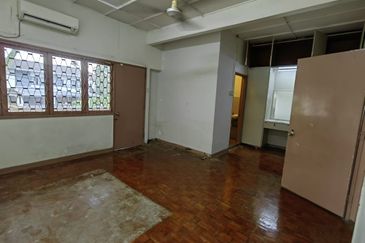 2-storey terrace end-lot with side land