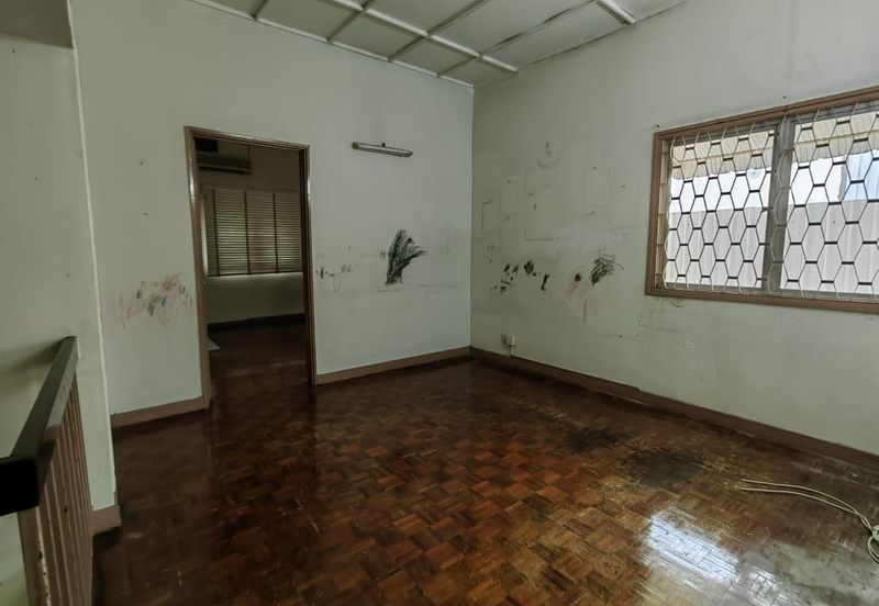 2-storey terrace end-lot with side land