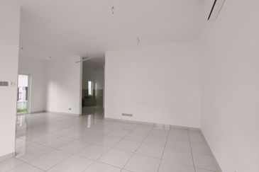 Ttdi hilltop semi d with lift