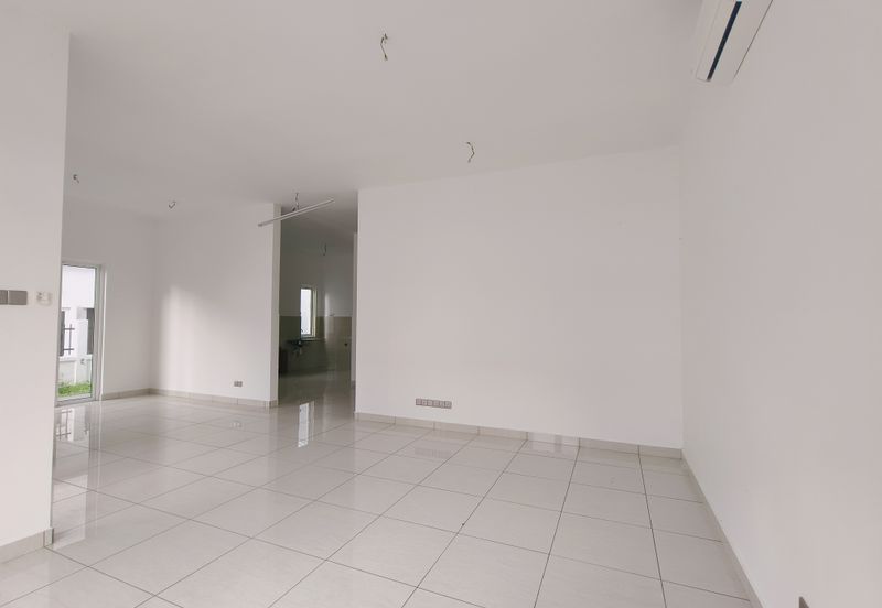 Ttdi hilltop semi d with lift