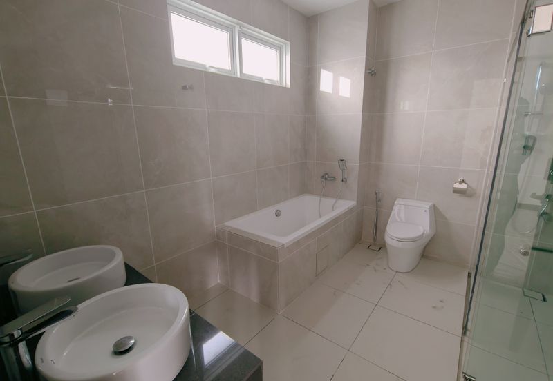 Ttdi hilltop semi d with lift