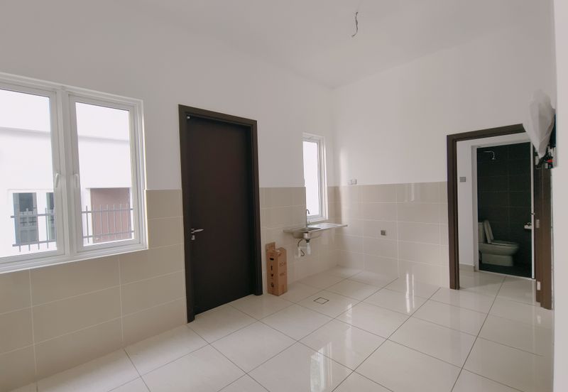 Ttdi hilltop semi d with lift