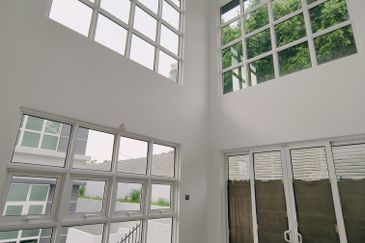 Ttdi hilltop semi d with lift