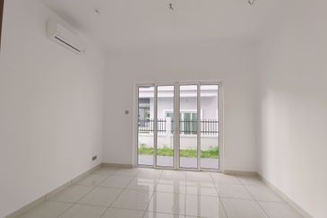 Ttdi hilltop semi d with lift