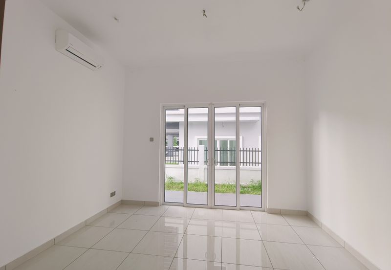 Ttdi hilltop semi d with lift