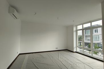 Ttdi hilltop semi d with lift