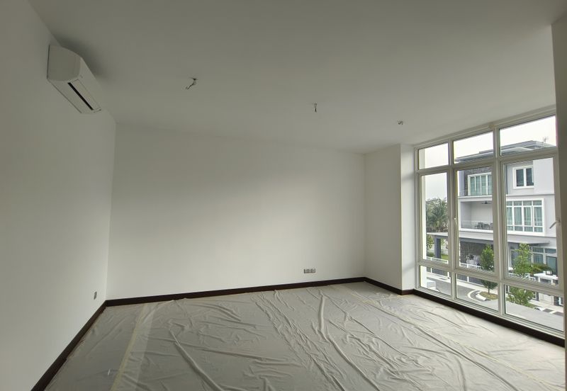 Ttdi hilltop semi d with lift