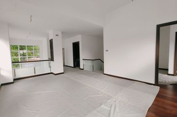 Ttdi hilltop semi d with lift