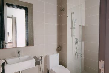 Ttdi hilltop semi d with lift