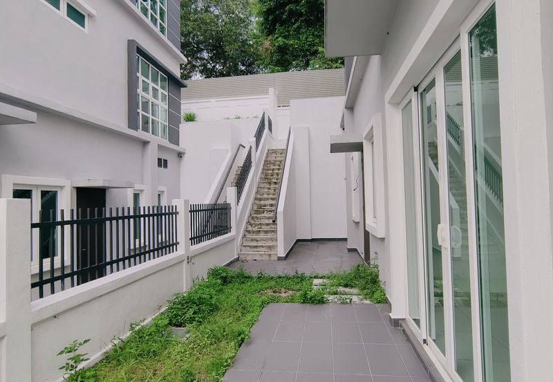 Ttdi hilltop semi d with lift