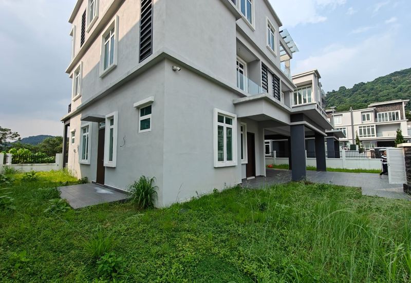 Ttdi hilltop bungalow with pool and lift