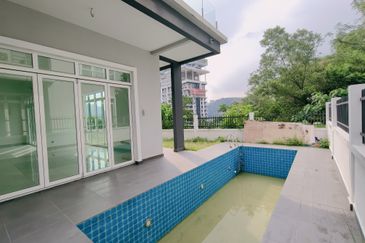 Ttdi hilltop bungalow with pool and lift