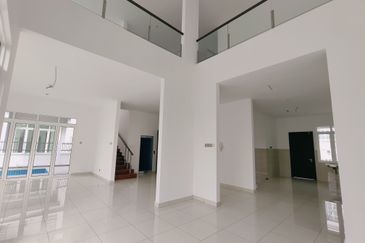 Ttdi hilltop bungalow with pool and lift