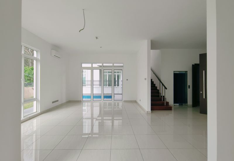 Ttdi hilltop bungalow with pool and lift