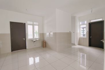 Ttdi hilltop bungalow with pool and lift