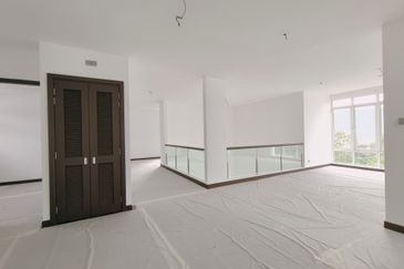 Ttdi hilltop bungalow with pool and lift