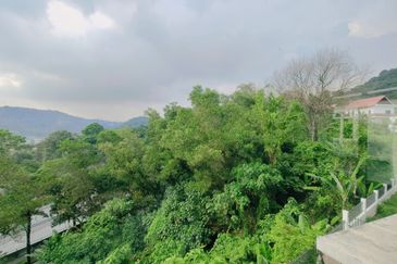 Ttdi hilltop bungalow with pool and lift