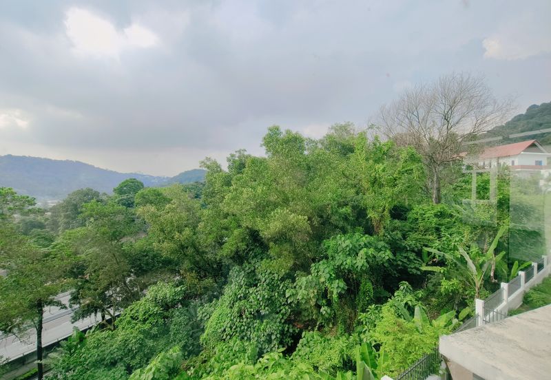 Ttdi hilltop bungalow with pool and lift